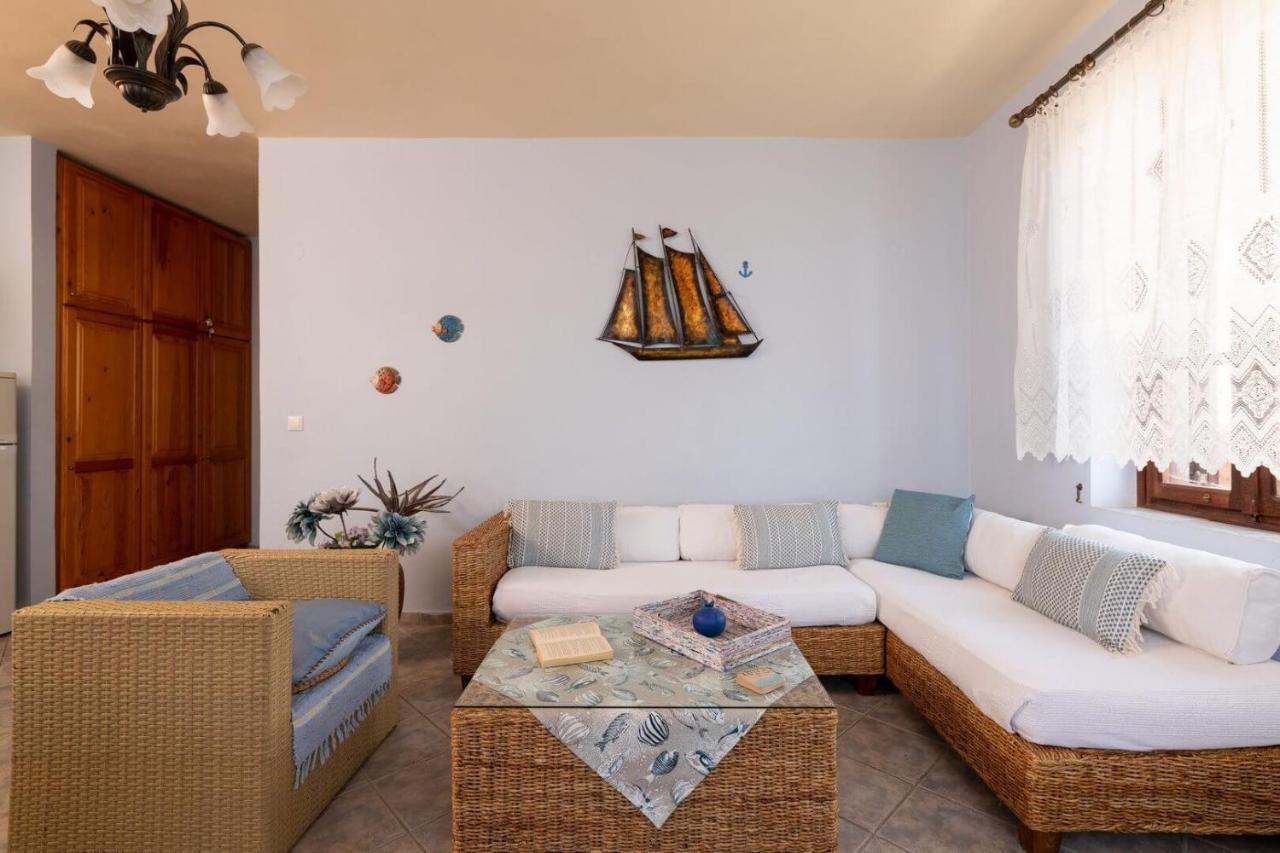 Villa Leleka Chalki Town ภายนอก รูปภาพ